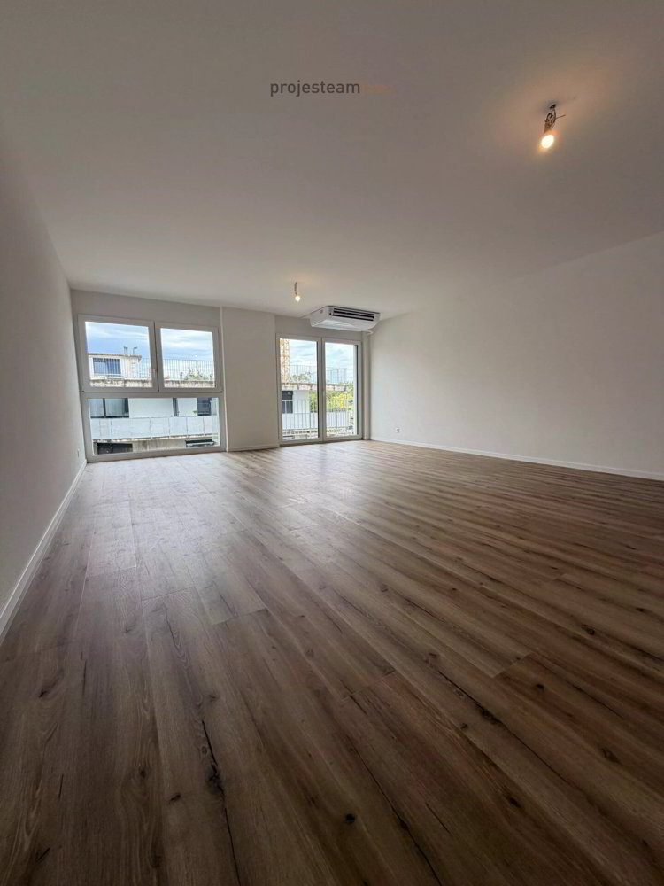 null rooms Office & Commercial for rent in Echandens - image 1/4