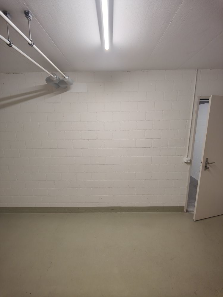 null rooms Office & Commercial for rent in Suhr - image 1/8