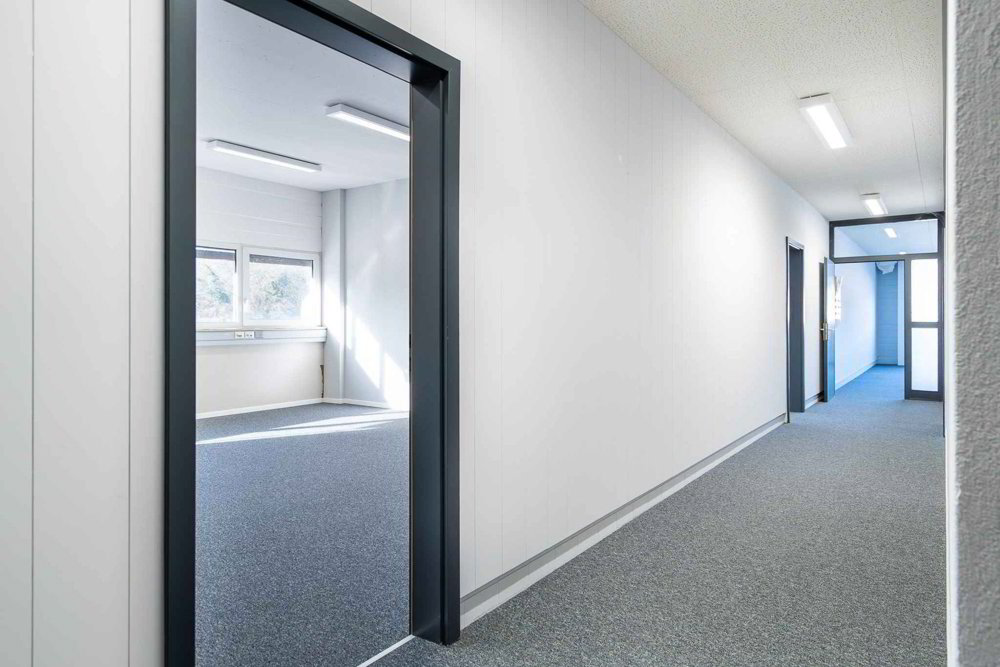 4 rooms Office & Commercial for rent in Bussigny - image 1/4