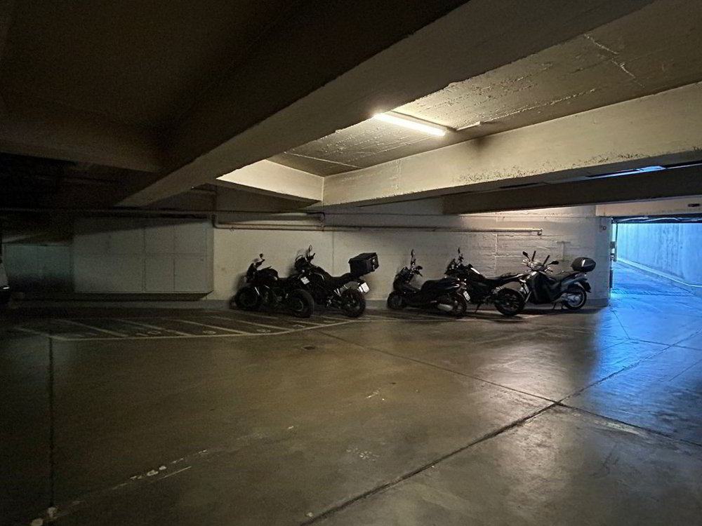 null rooms Car park, garage for rent in Ecublens VD - image 1/2