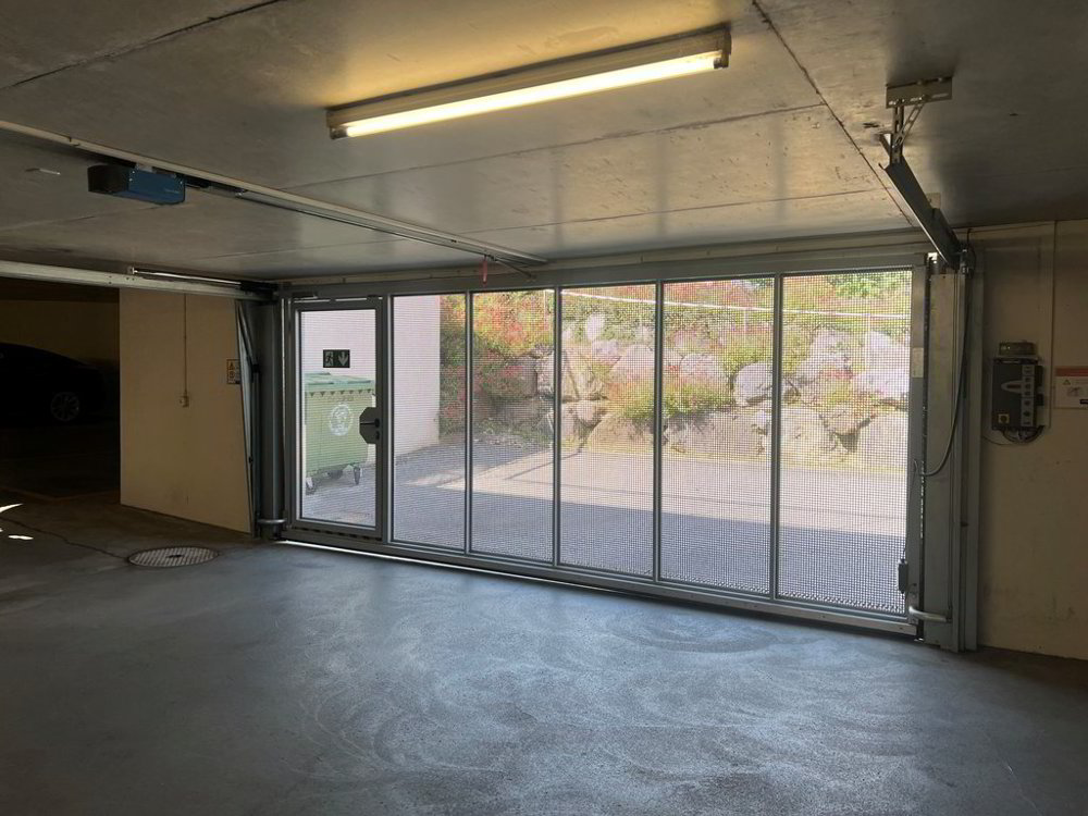 null rooms Car park, garage for rent in St-Sulpice VD - image 1/3