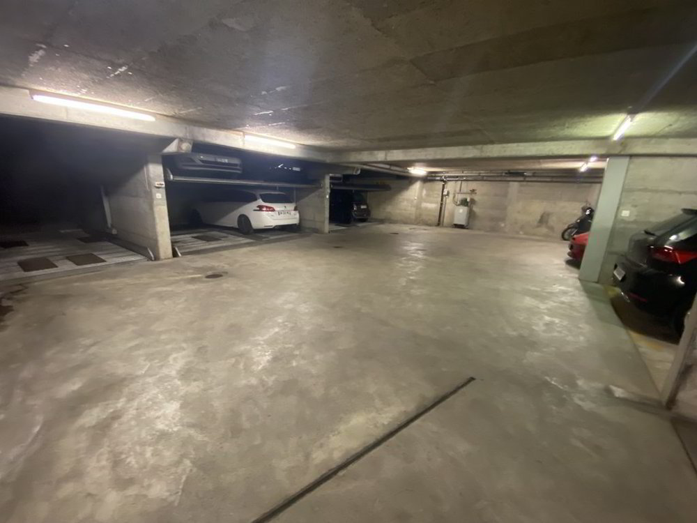 null rooms Car park, garage for rent in Losanna - image 1/1