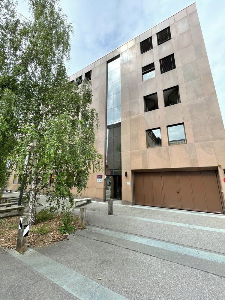 null rooms Car park, garage for rent in Lausanne - image 1/2
