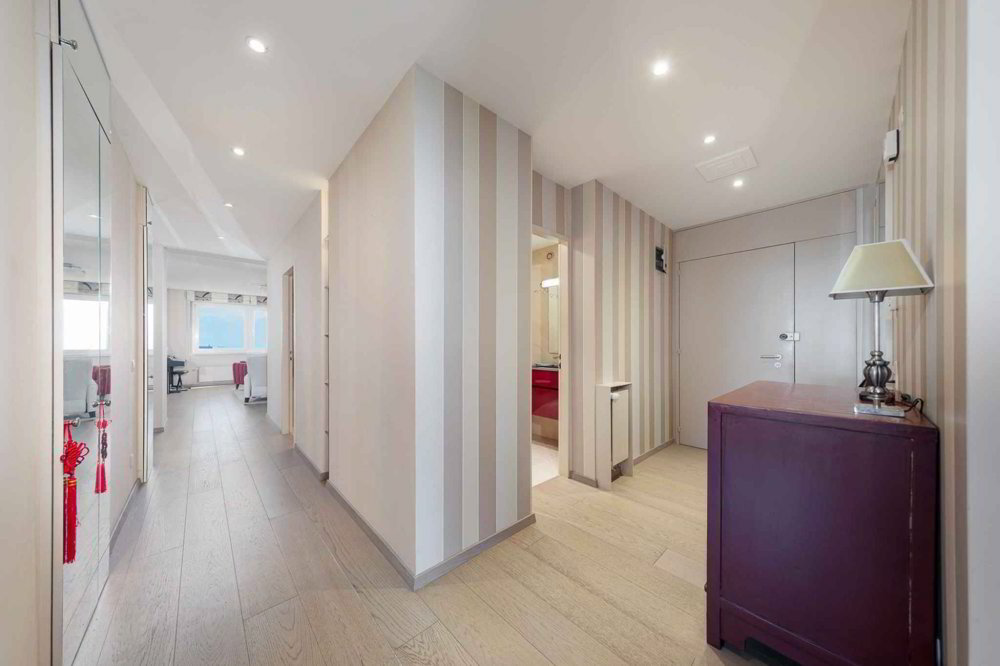 Appartement rénové de 5.5 pièces avec vue panoramique sur le lac et les montagnes