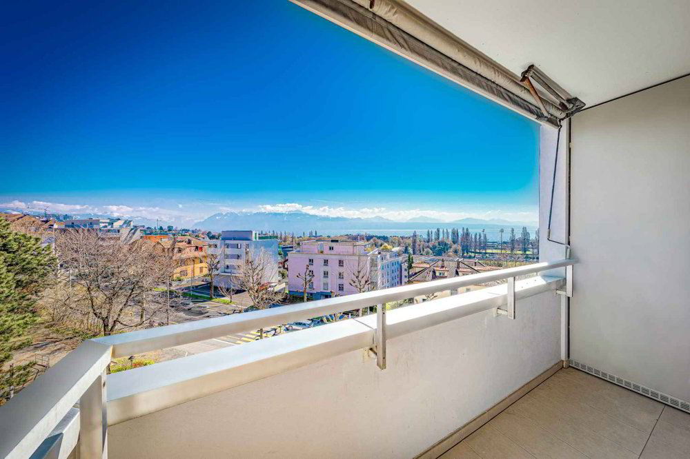 5 rooms Apartment to buy in Lausanne - image 1/8