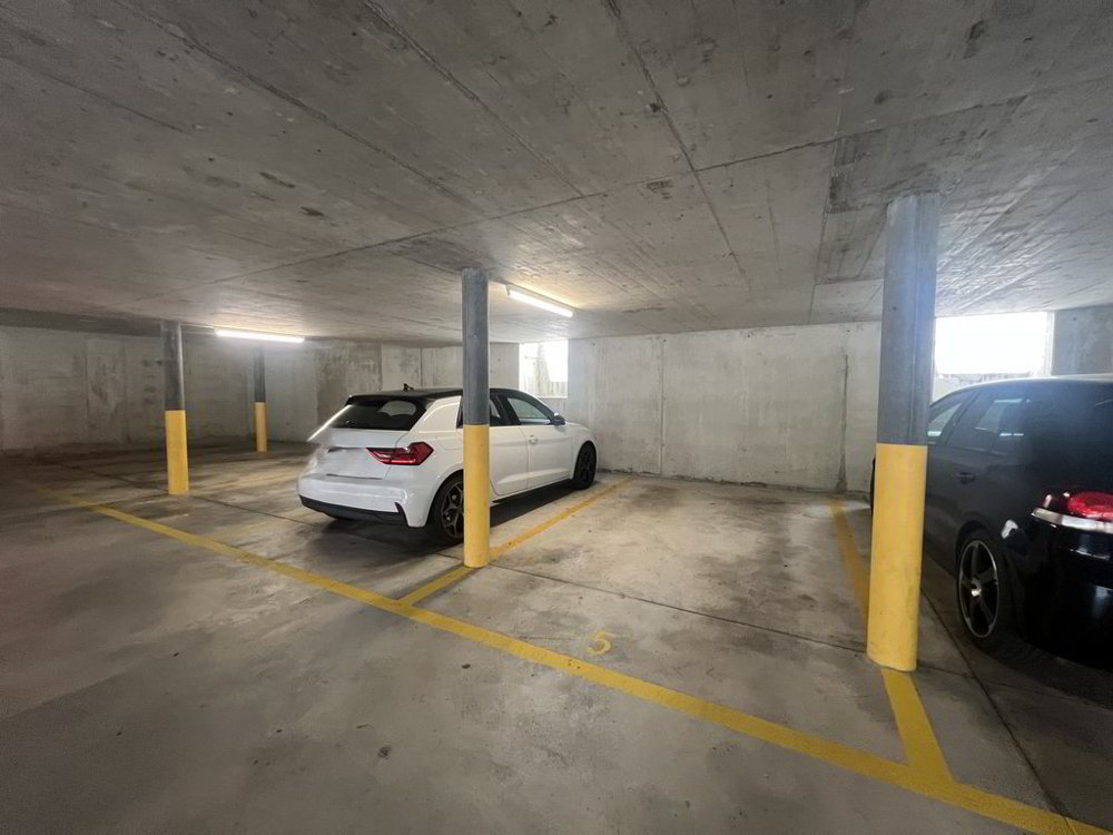 null Zimmer Parkplatz, Garage zu vermieten in Penthalaz - Bild 1/3