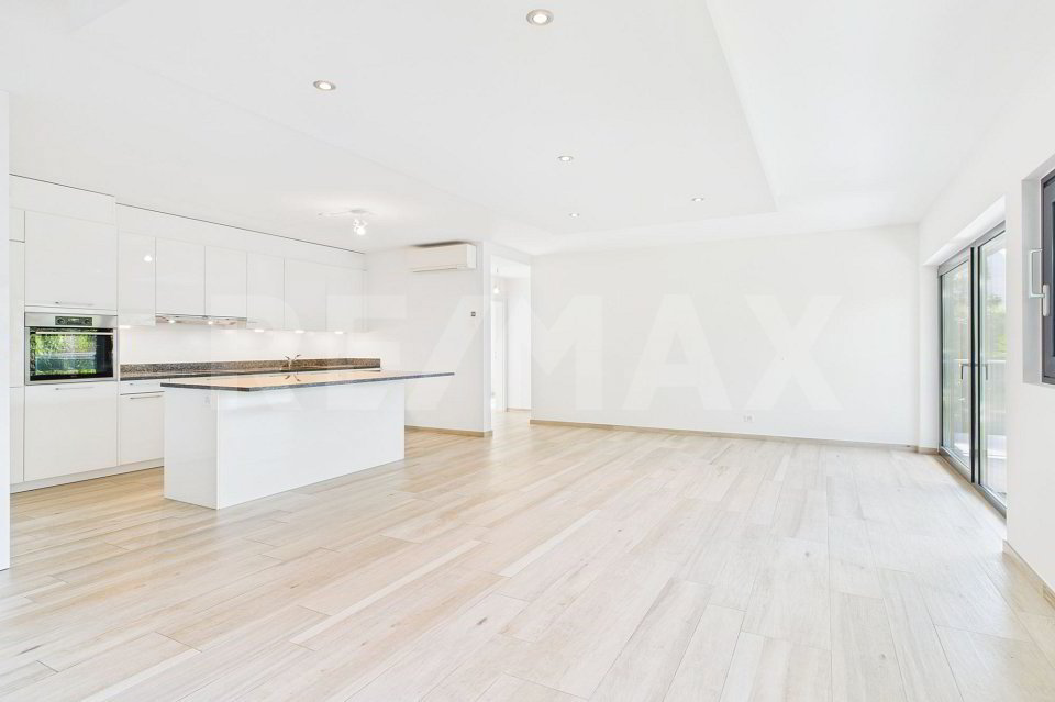 4 rooms Apartment to buy in Canobbio - image 1/13