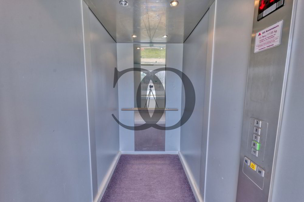 7 rooms Office & Commercial for rent in Châtel-St-Denis - image 1/13