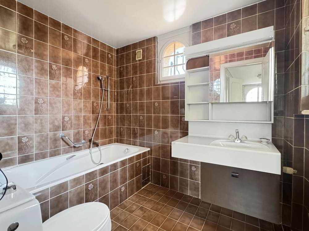 8 rooms House to buy in Founex - image 1/13