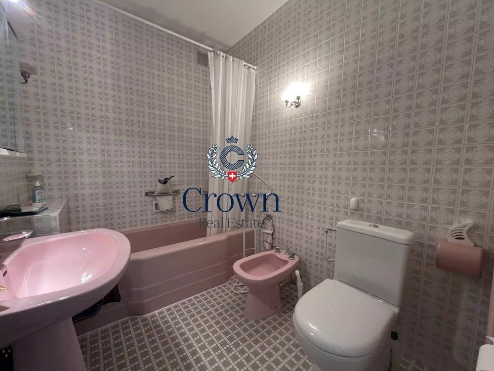 12 rooms House to buy in Giswil - image 1/21