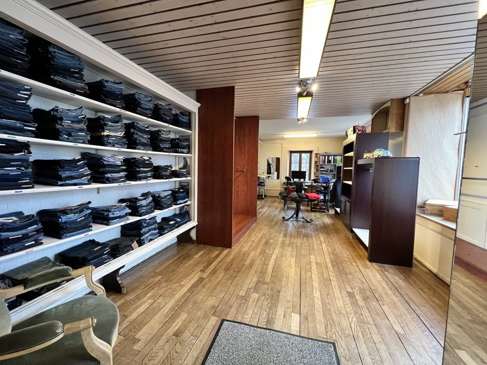 null rooms Office & Commercial to buy in Couvet - image 1/15