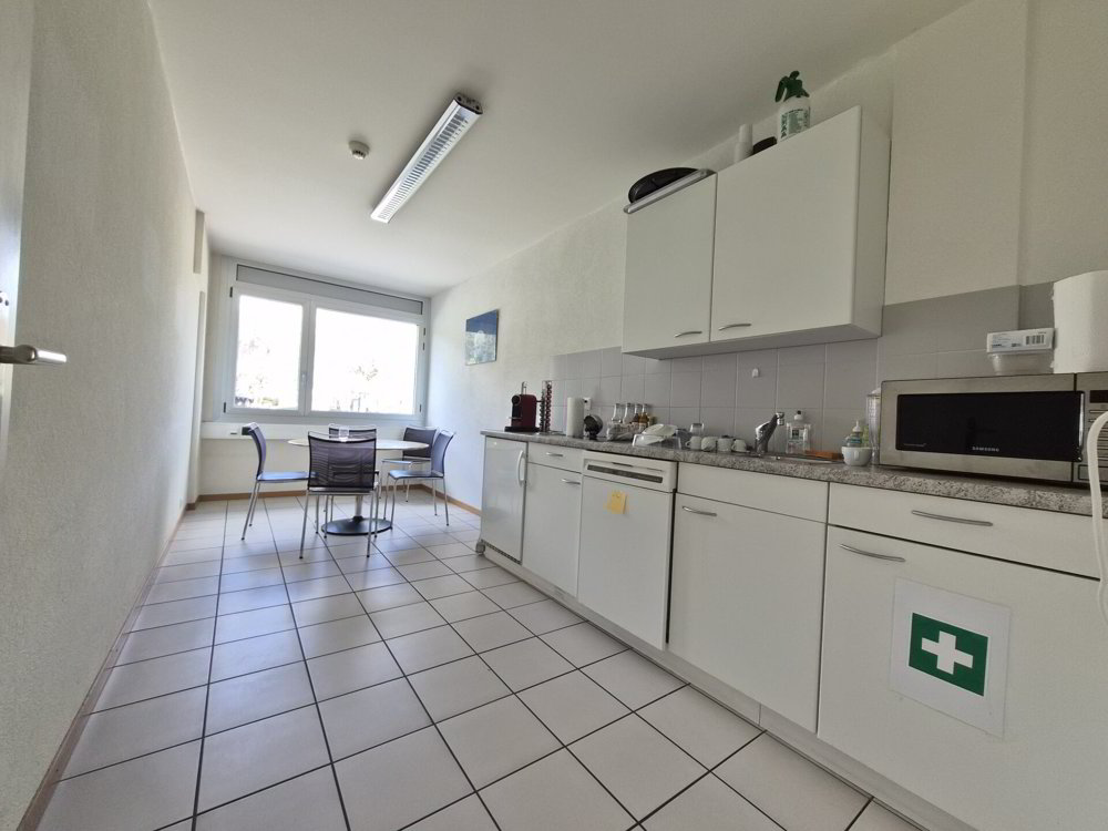 Ufficio & Commercio di 3 locali in affitto a Bôle - immagine 1/2