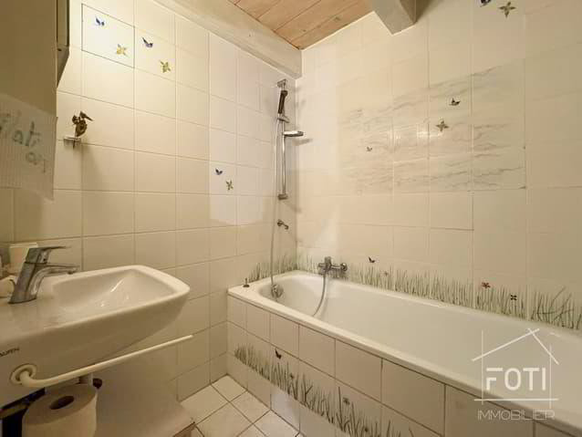 Maison villageoise à Villeneuve - Immeuble de rendement avec 3... - Mehr