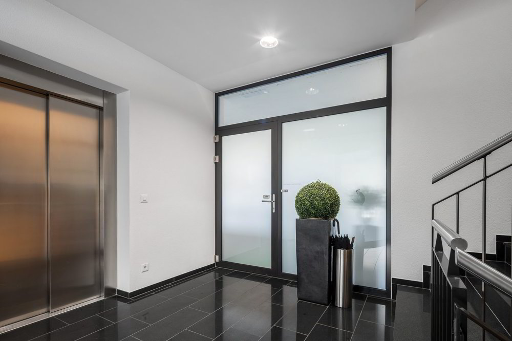 null rooms Office & Commercial for rent in Freienbach - image 1/5