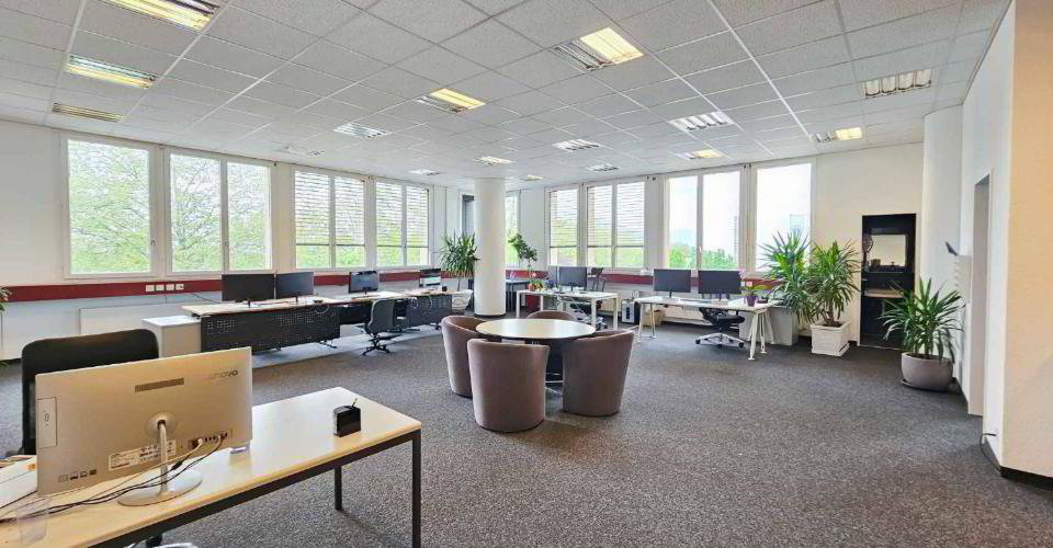 null rooms Office & Commercial for rent in Renens VD - image 1/7