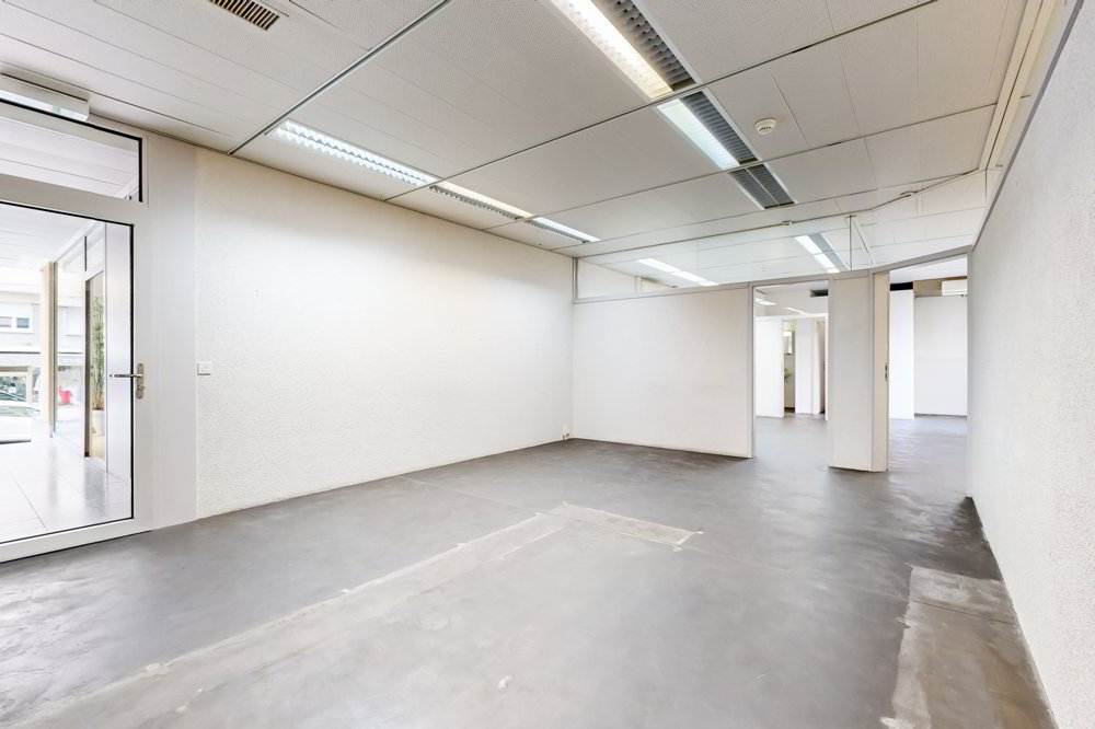 Surface commerciale au rez-de-chaussée d'un immeuble administratif - Ansicht 2