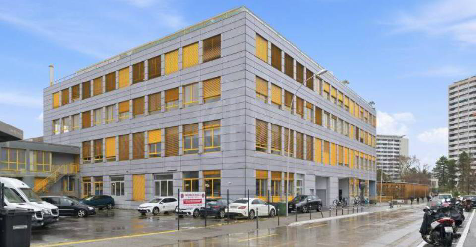 null rooms Office & Commercial for rent in Carouge GE - image 1/2
