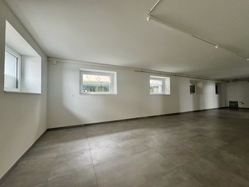 2 rooms Office & Commercial for rent in Les Ponts-de-Martel - image 1/10