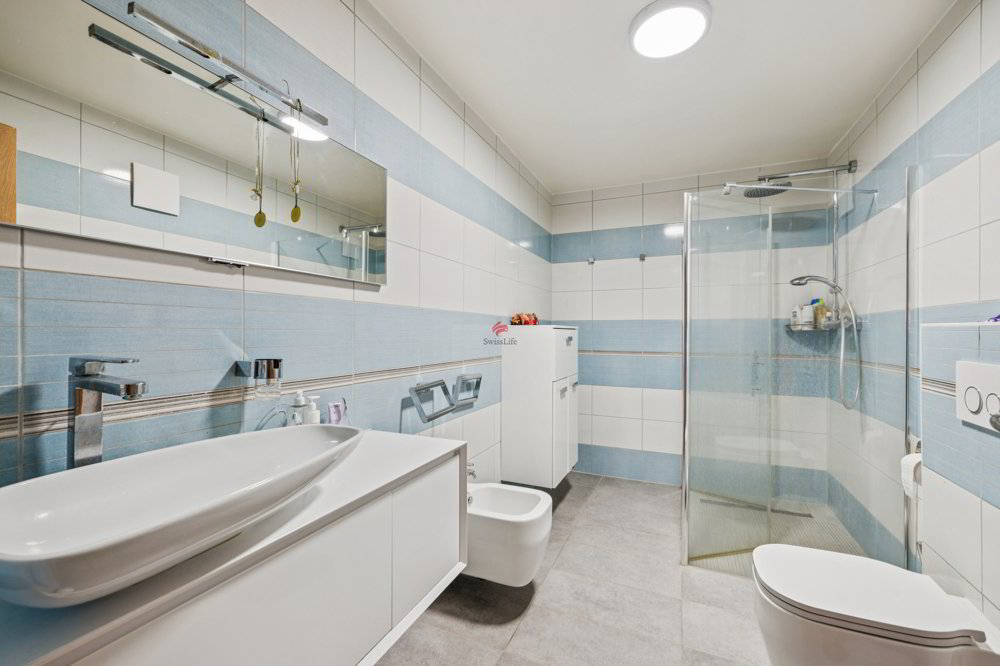 7 rooms Apartment to buy in Clarmont - image 1/13