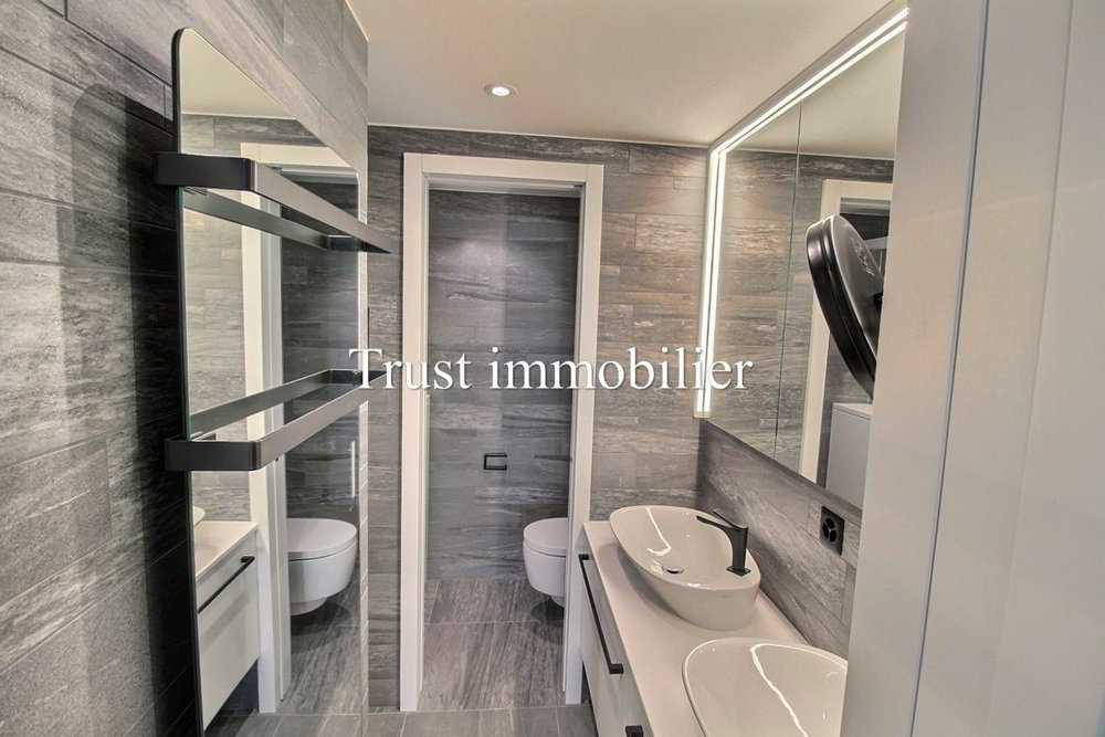 3 rooms Apartment to buy in Crans-Montana - image 1/13
