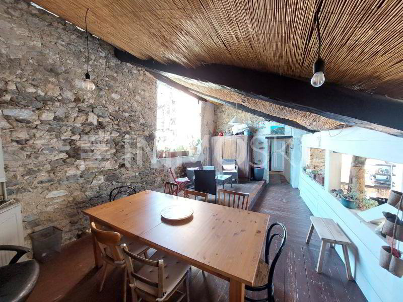 7 rooms House to buy in Carabbia - image 1/5