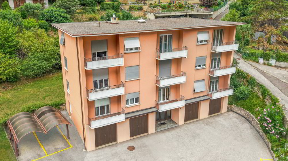 null rooms Car park, garage for rent in Riva San Vitale - image 1/1