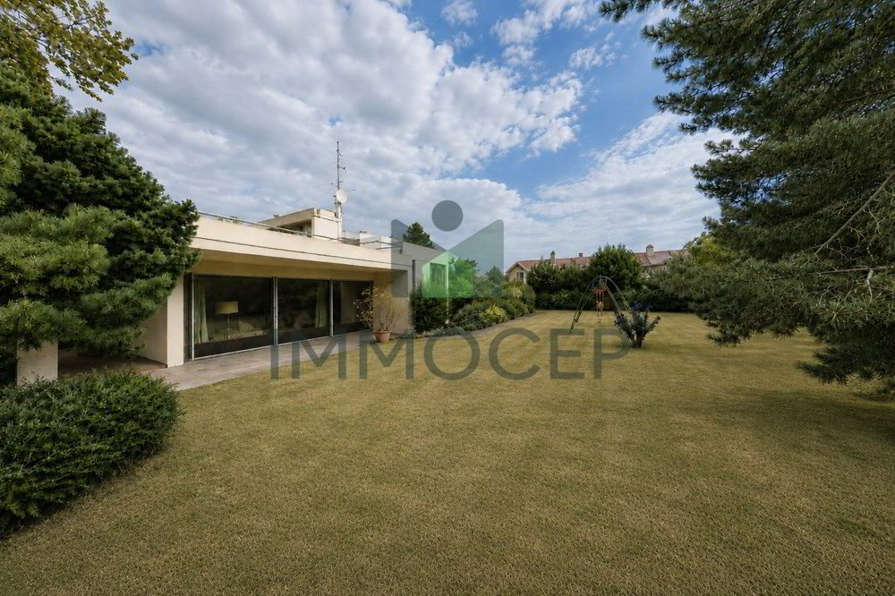 Casa di 8 locali in vendita a Meyrin - immagine 1/8