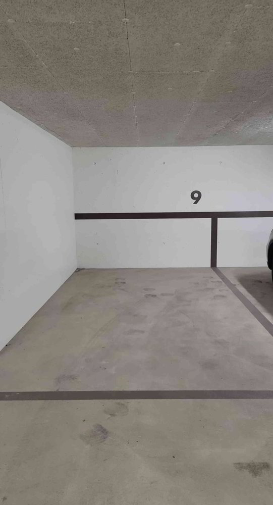 null Zimmer Parkplatz, Garage zum verkaufen in Beringen - Bild 1/1