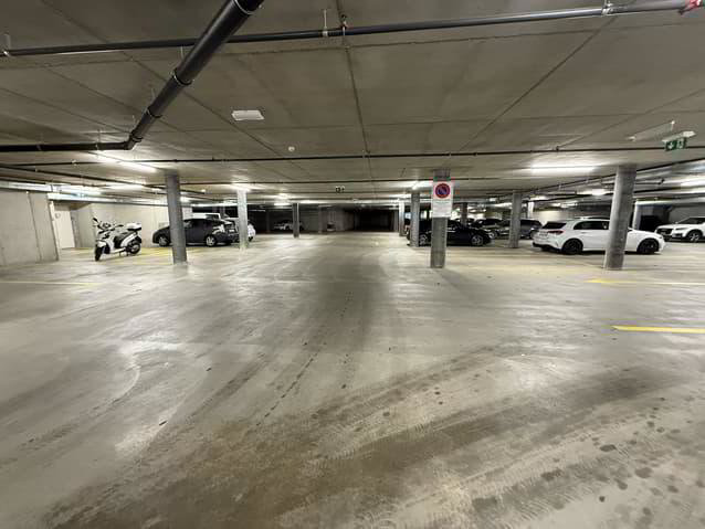 null rooms Car park, garage for rent in Aigle - image 1/2