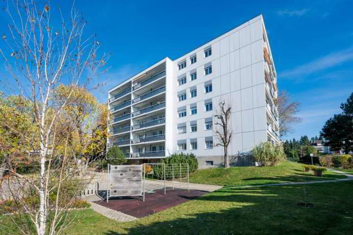 3 rooms Flat-sharing for rent in Epalinges - image 1/2