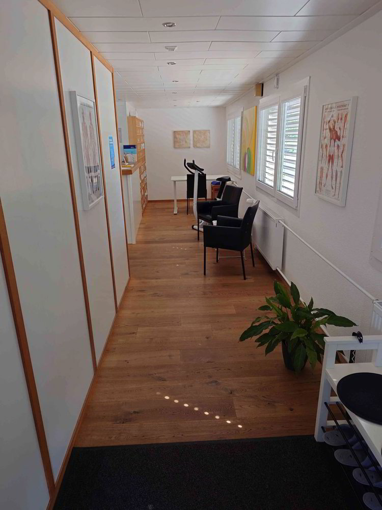 2 rooms Office & Commercial for rent in Wohlen AG - image 1/3