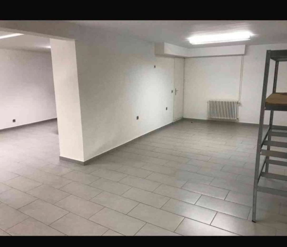 1 rooms Office & Commercial for rent in Uster - image 1/2