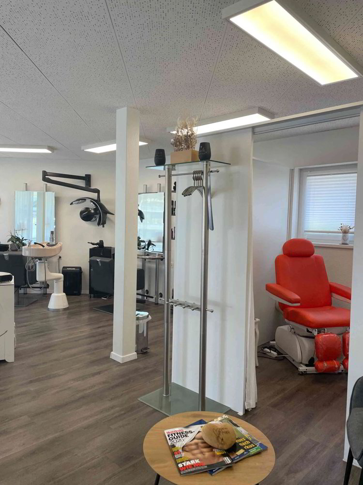 1.5 rooms Office & Commercial for rent in Wangs - image 1/3