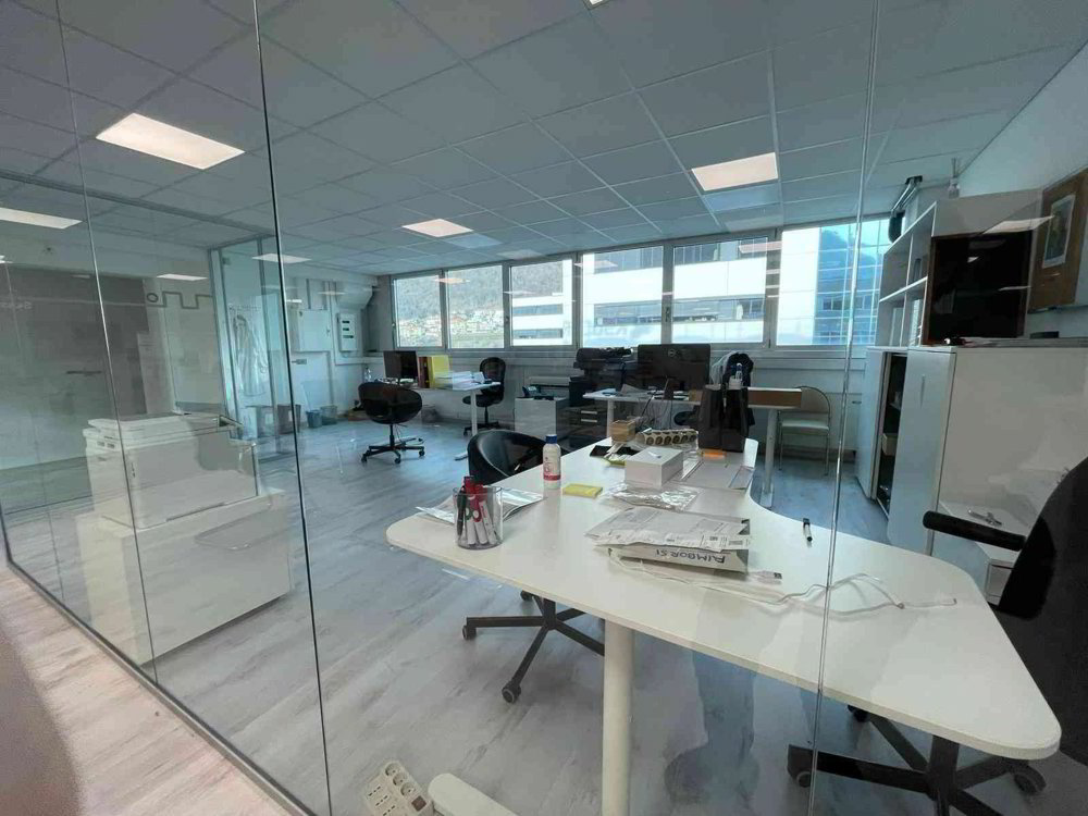 UFFICIO CON RECEPTION VICINO AL FOXTOWN E ALL'USCITA AUTOSTRADALE