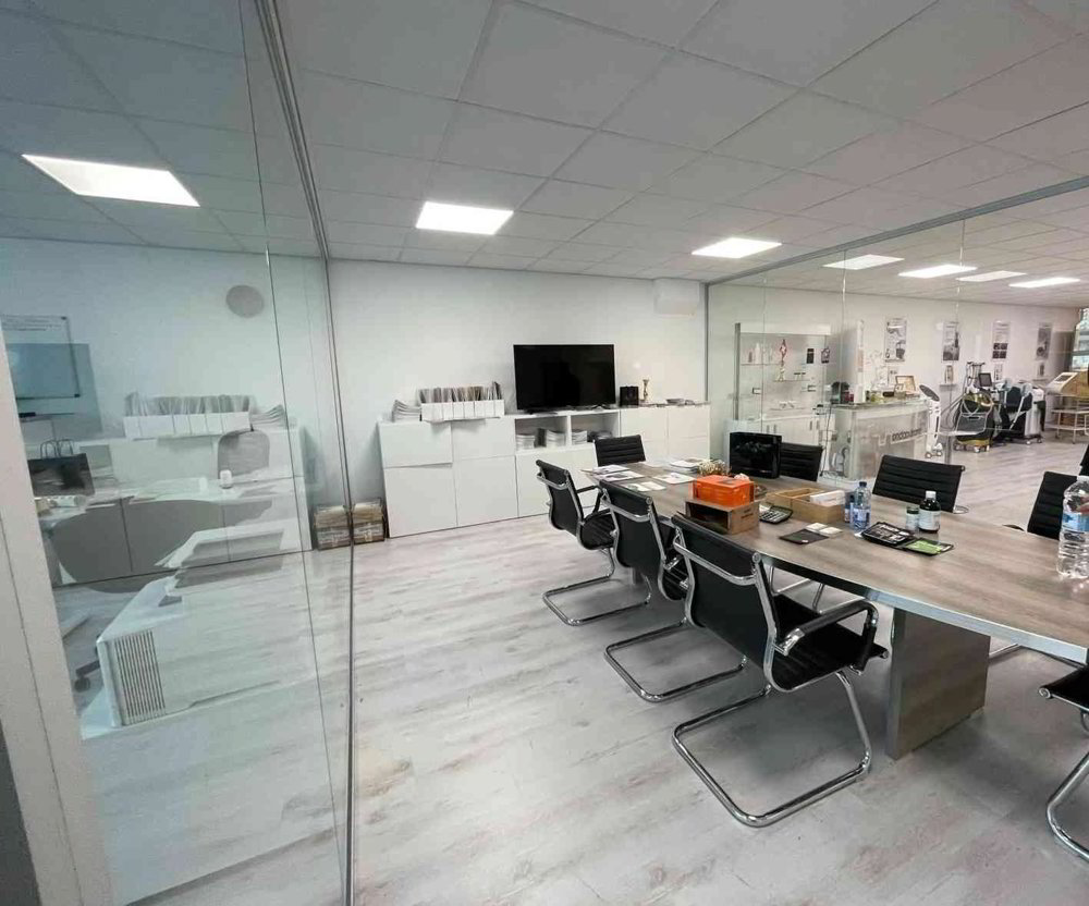 UFFICIO CON RECEPTION VICINO AL FOXTOWN E ALL'USCITA AUTOSTRADALE - Ansicht 2