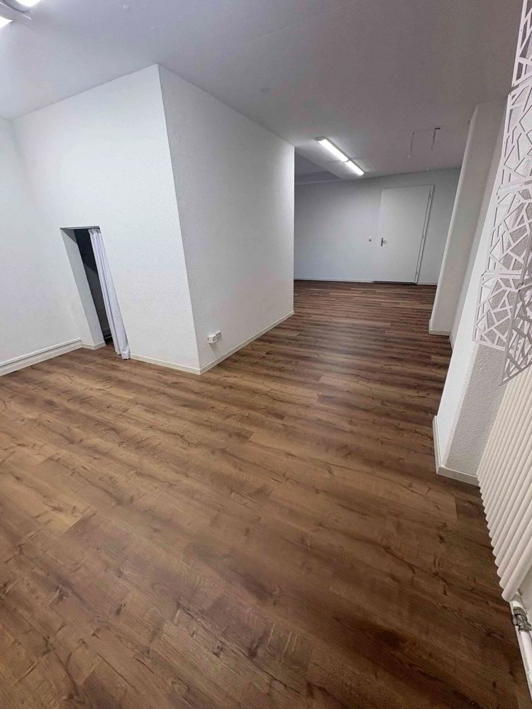 2.5 rooms Office & Commercial for rent in Heimberg - image 1/9