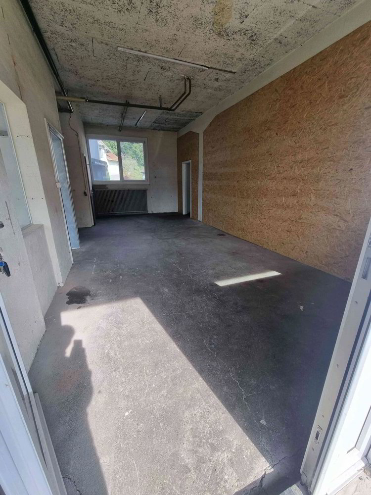 2 rooms Office & Commercial for rent in Sevelen - image 1/4