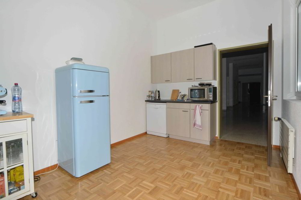 hohe Räume als Büro/für Produktion, optional mit 12m² Lager - Mehr