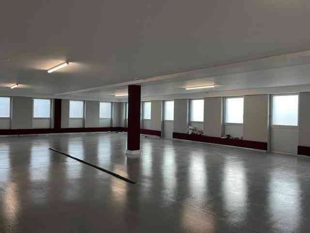 6 rooms Office & Commercial for rent in Gravesano - image 1/9