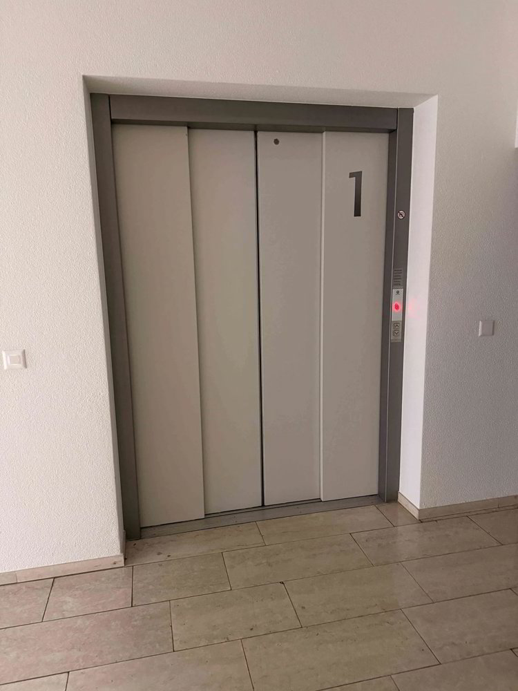 Ufficio & Commercio di 1 locali in affitto a Cham - immagine 1/9