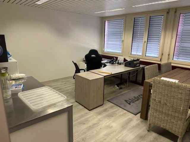 1 Zimmer Büro zu vermieten in Unterägeri - Bild 1/2