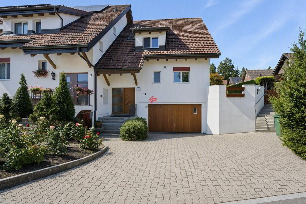6 rooms House to buy in Benglen - image 1/11