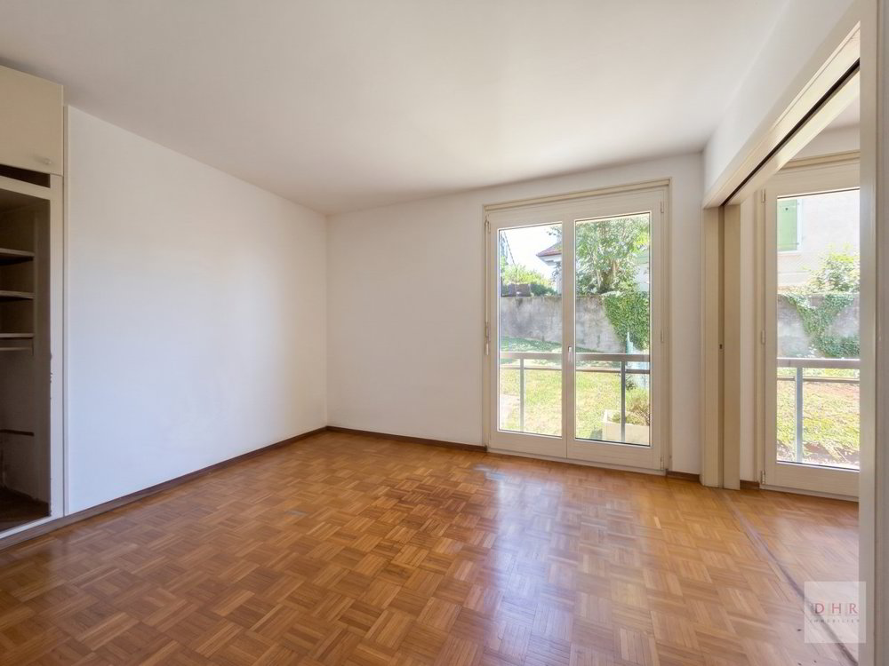 4 rooms Apartment to buy in Lausanne - image 1/13