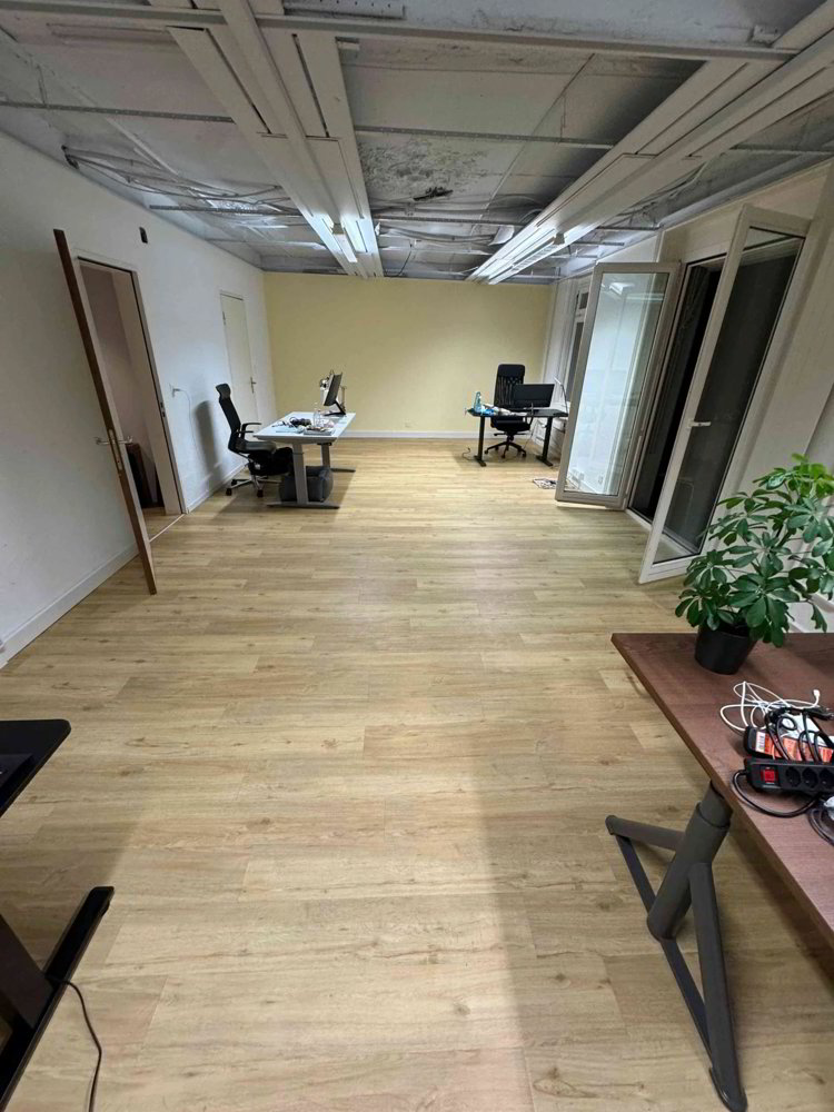 3 rooms Office & Commercial for rent in Zürich - image 1/8