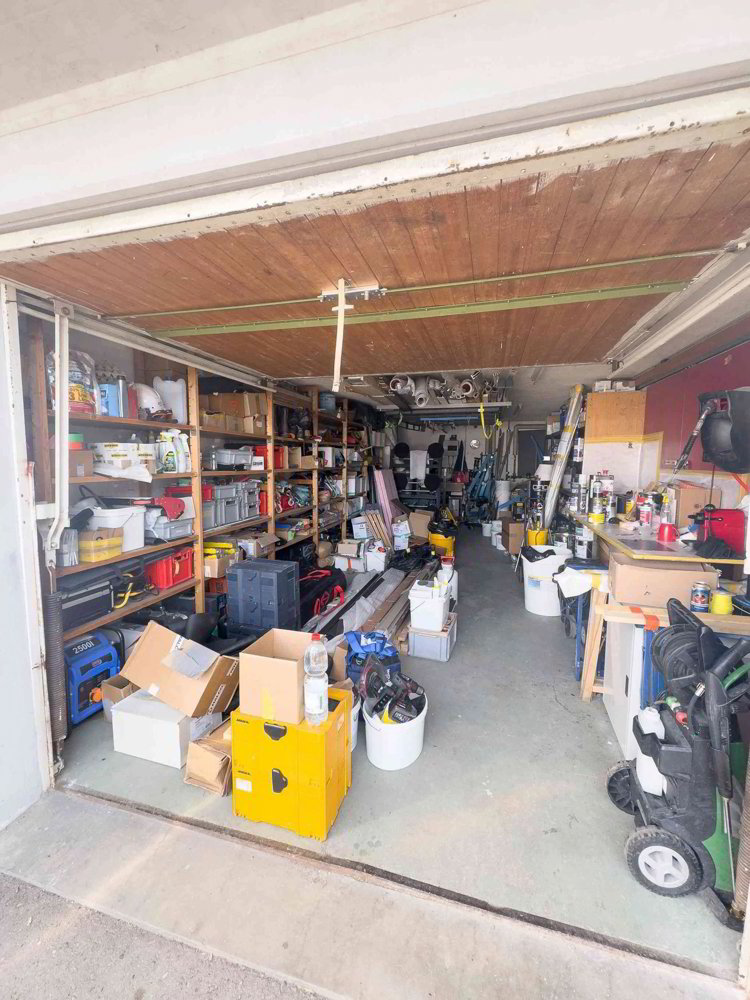 5 rooms Office & Commercial for rent in Oberbüren - image 1/11