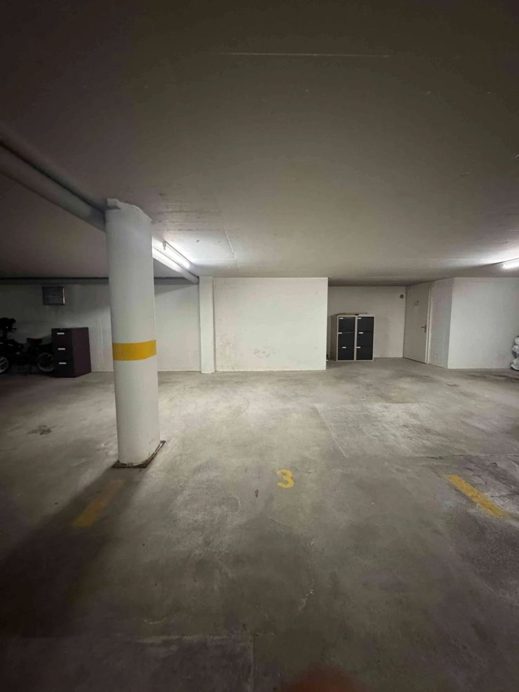 Einstellhallenplatz Glarus Zentrum - Mehr