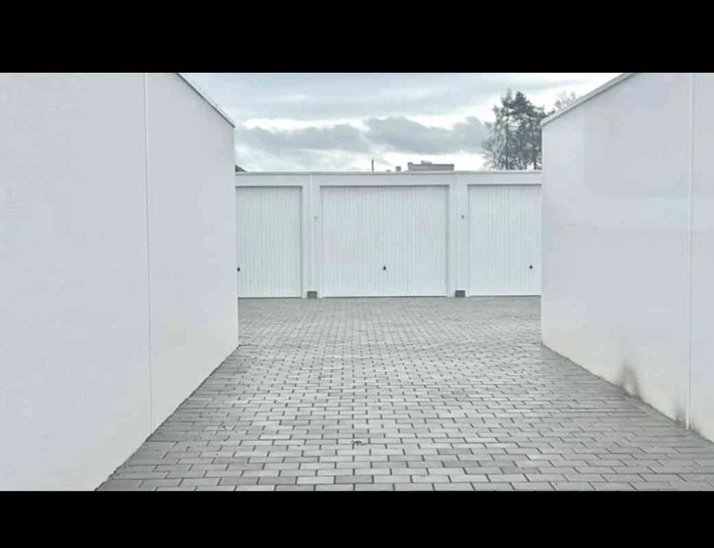 null rooms Car park, garage for rent in Dachsen - image 1/3