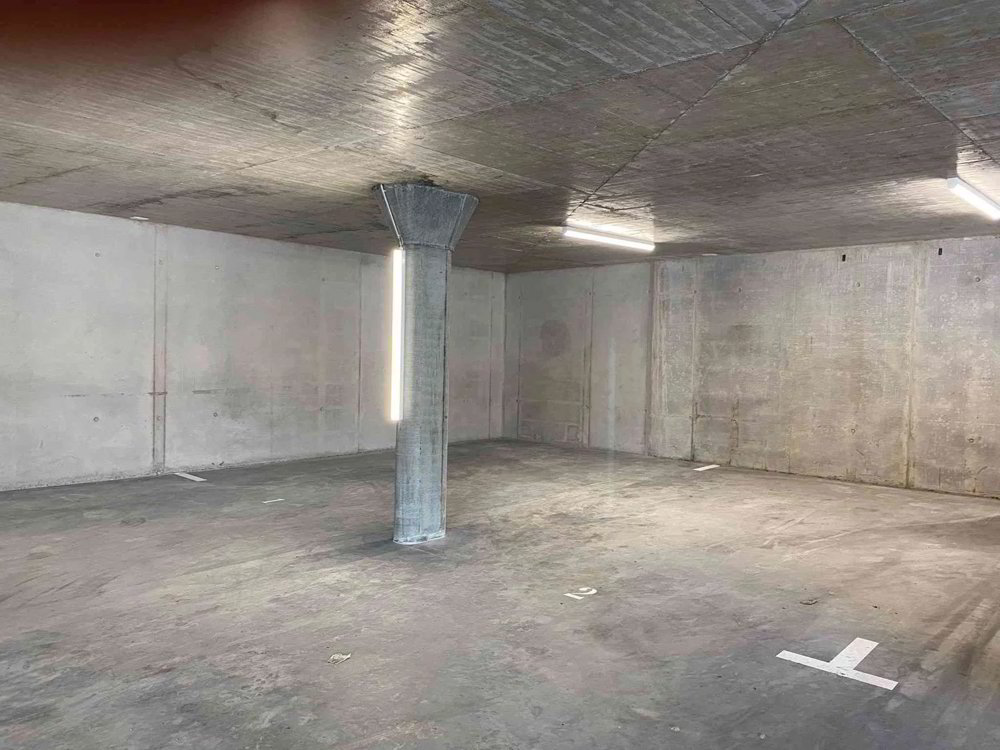 null Zimmer Parkplatz, Garage zu vermieten in Schiers - Bild 1/2