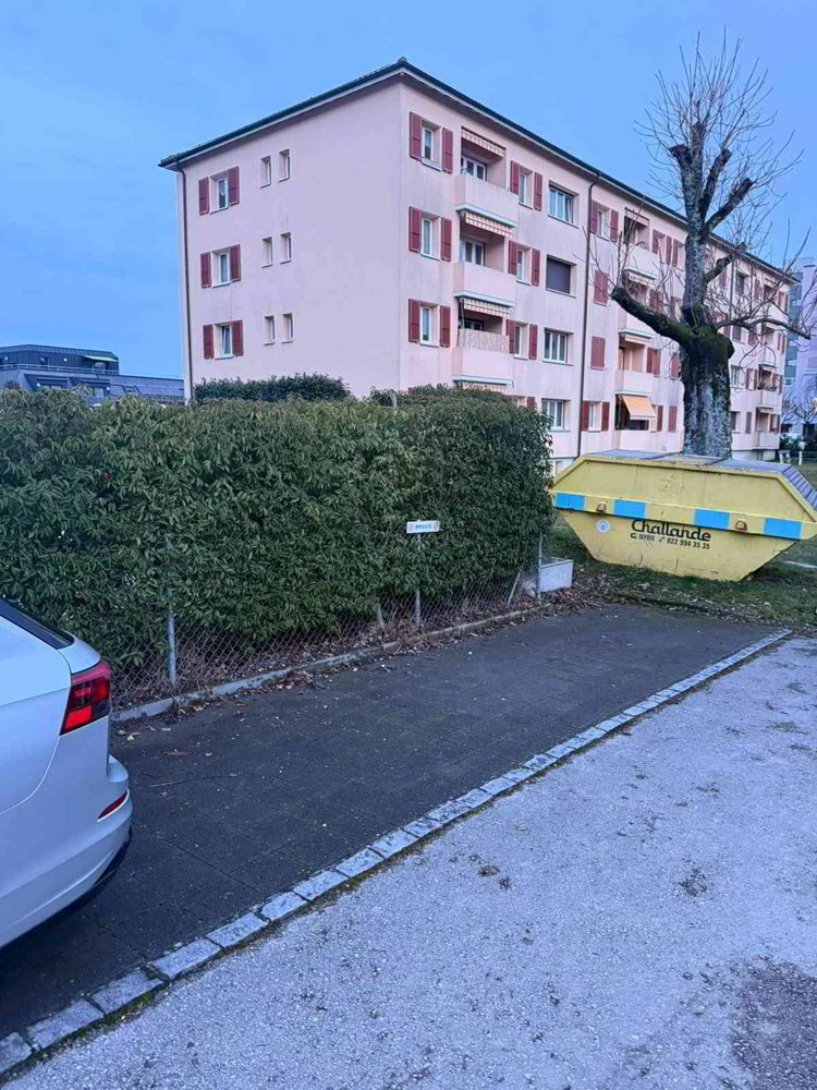 Place de parc extérieure à Nyon VD / Outdoor Parking Space in Nyon VD