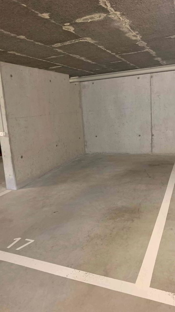 null rooms Car park, garage for rent in Menznau - image 1/1